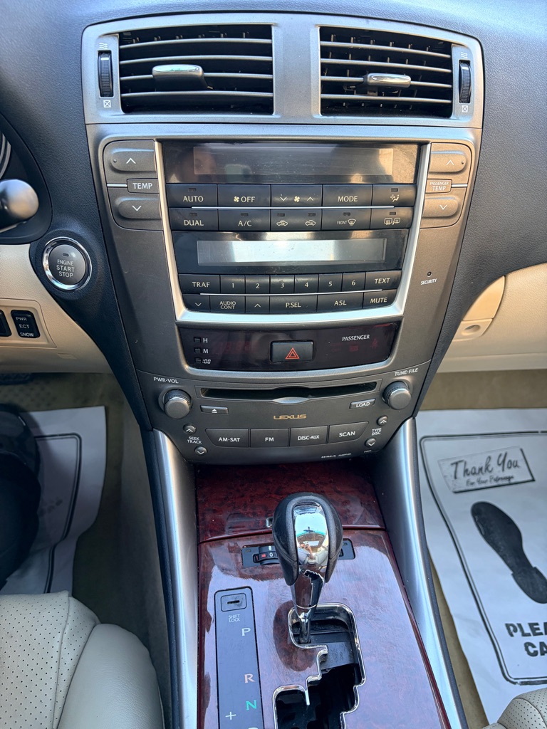 Photo 11 of this LEXUS IS