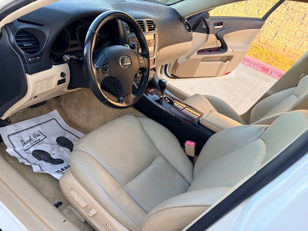 Photo 8 of this LEXUS IS