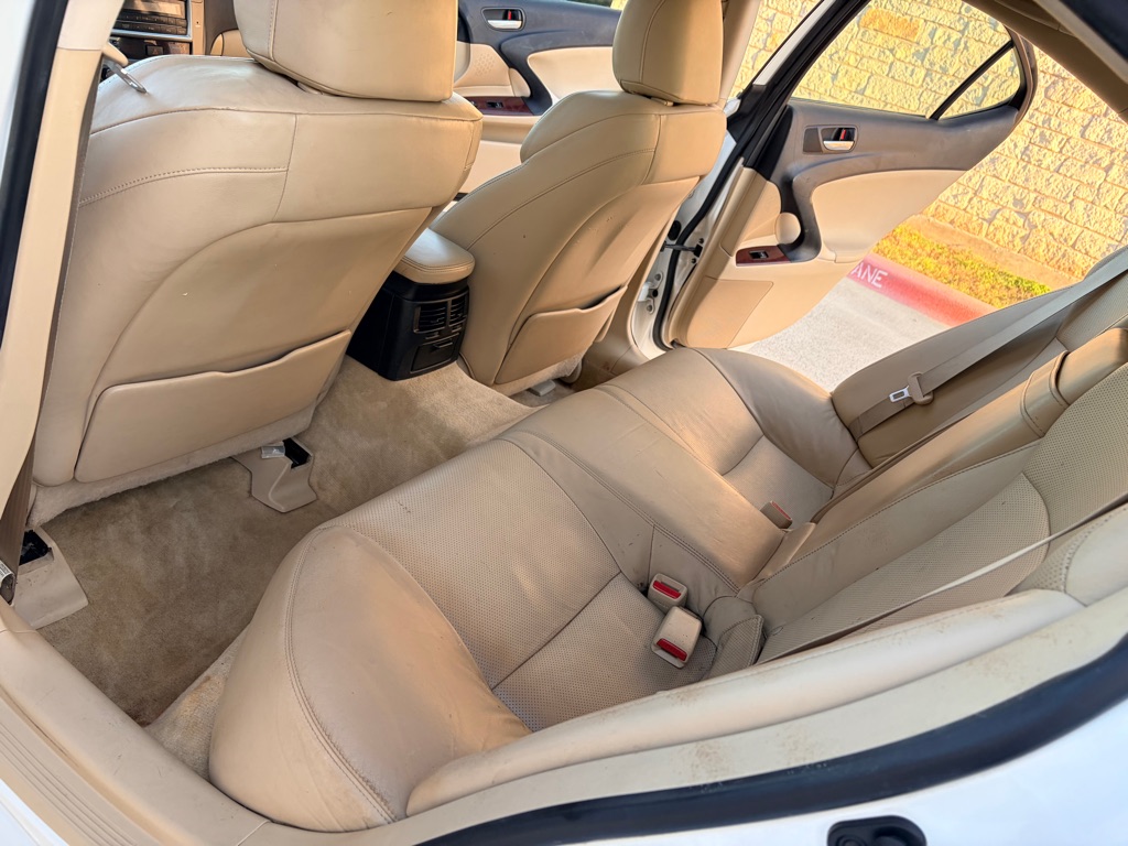 Photo 7 of this LEXUS IS