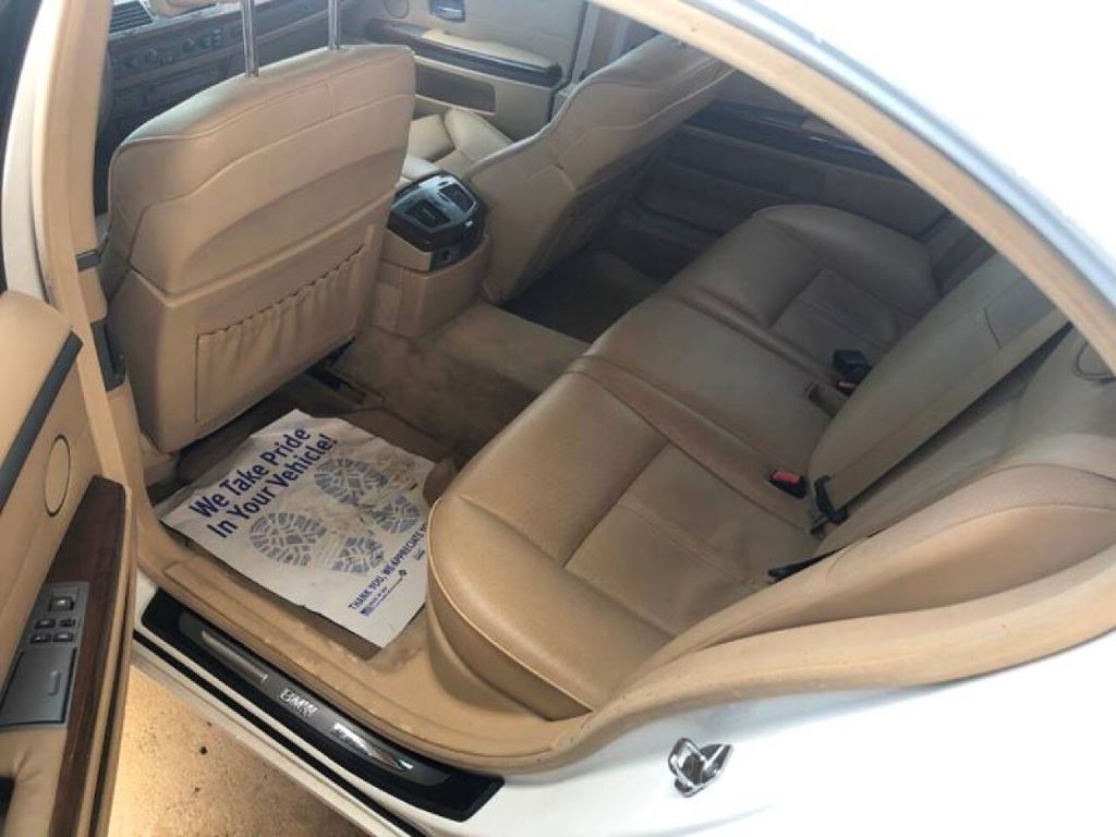 Photo 7 of this BMW 745