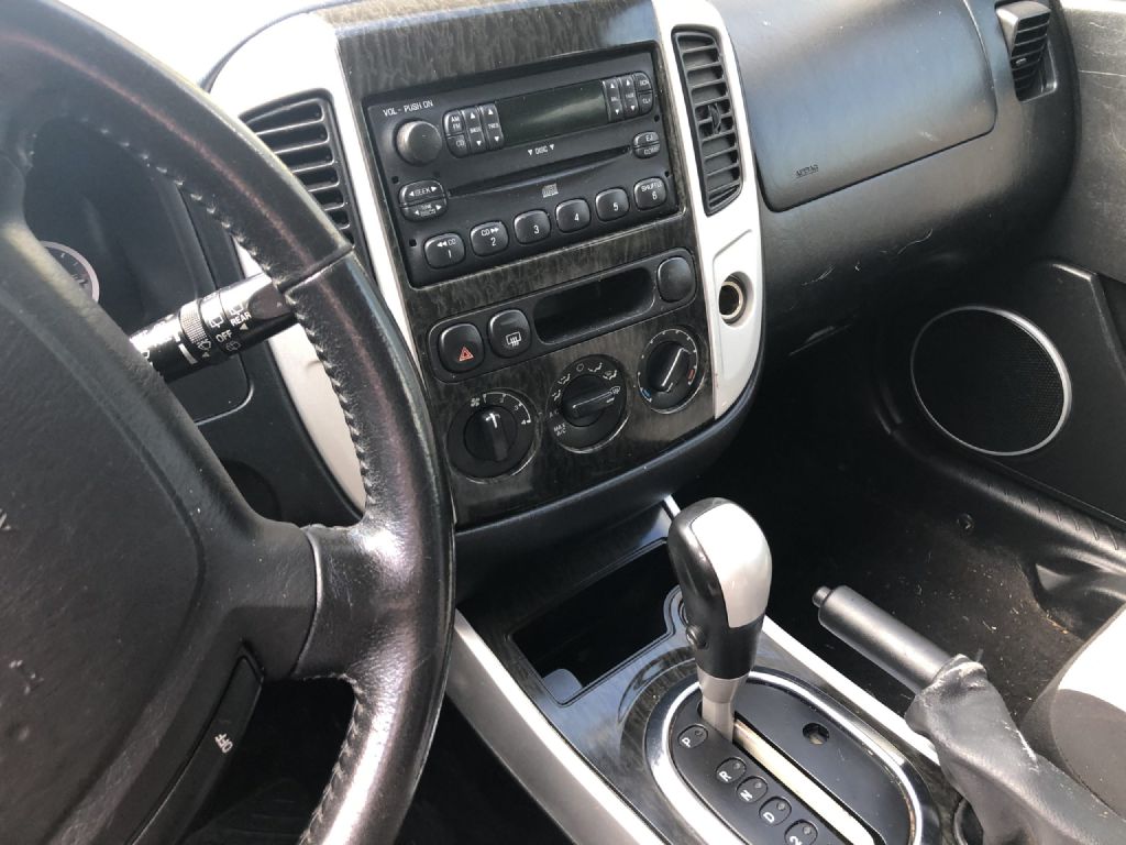 Photo 4 of this MERCURY MARINER