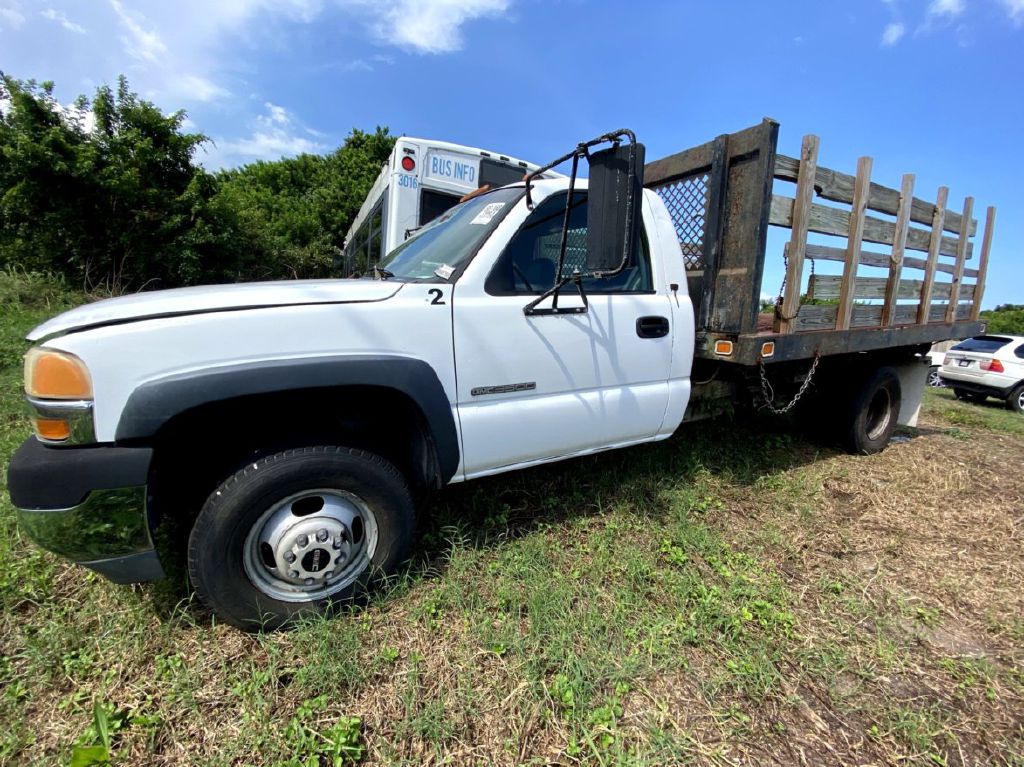 Photo 2 of this GMC NEW SIERRA