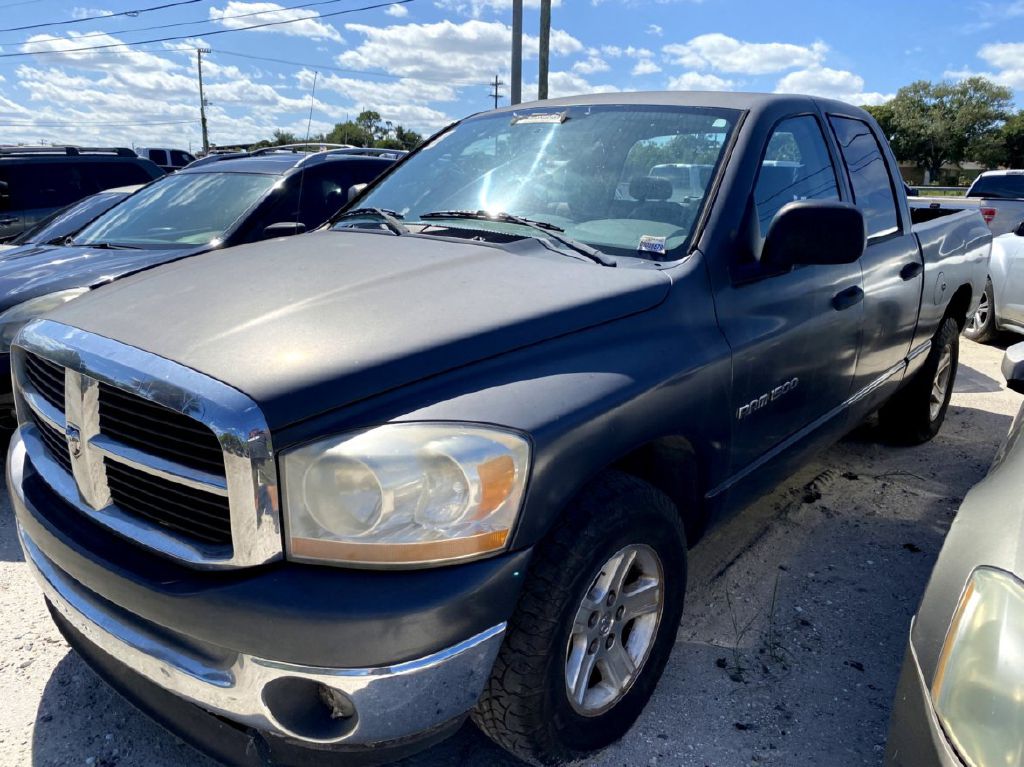 Photo 2 of this DODGE RAM 1500