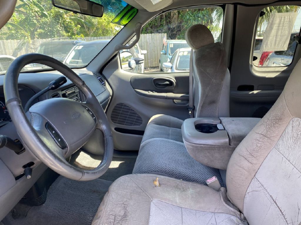 Photo 4 of this FORD F150