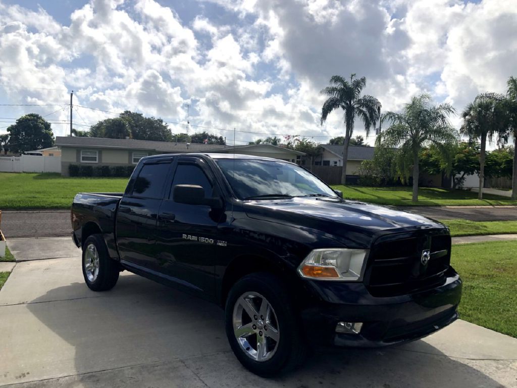 Photo 2 of this DODGE RAM 1500