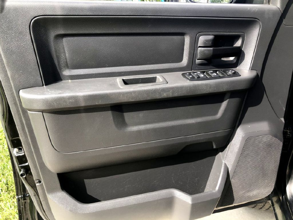 Photo 7 of this DODGE RAM 1500