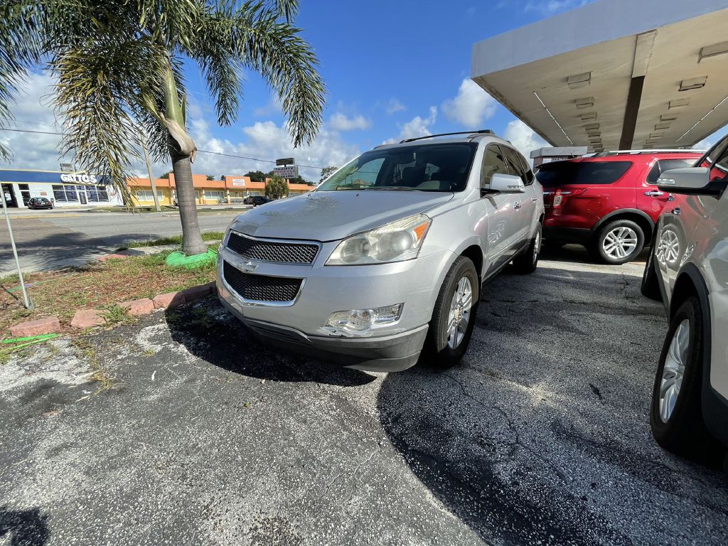 Photo 2 of this CHEVROLET TRAVERSE