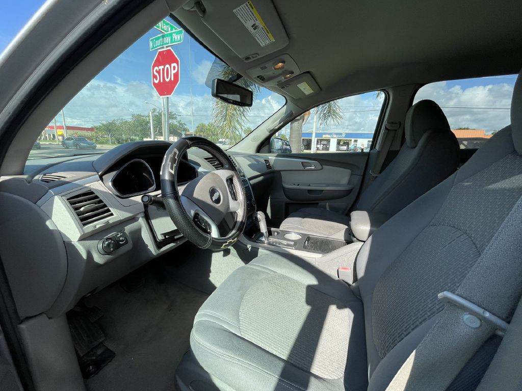 Photo 6 of this CHEVROLET TRAVERSE