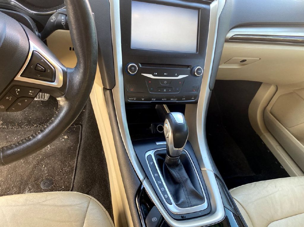 Photo 7 of this FORD FUSION