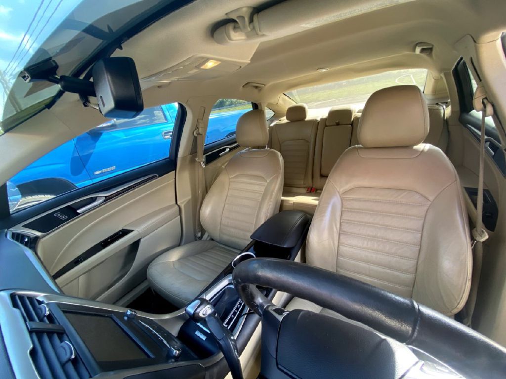 Photo 8 of this FORD FUSION
