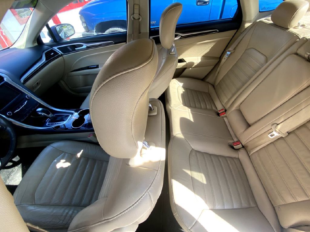 Photo 9 of this FORD FUSION
