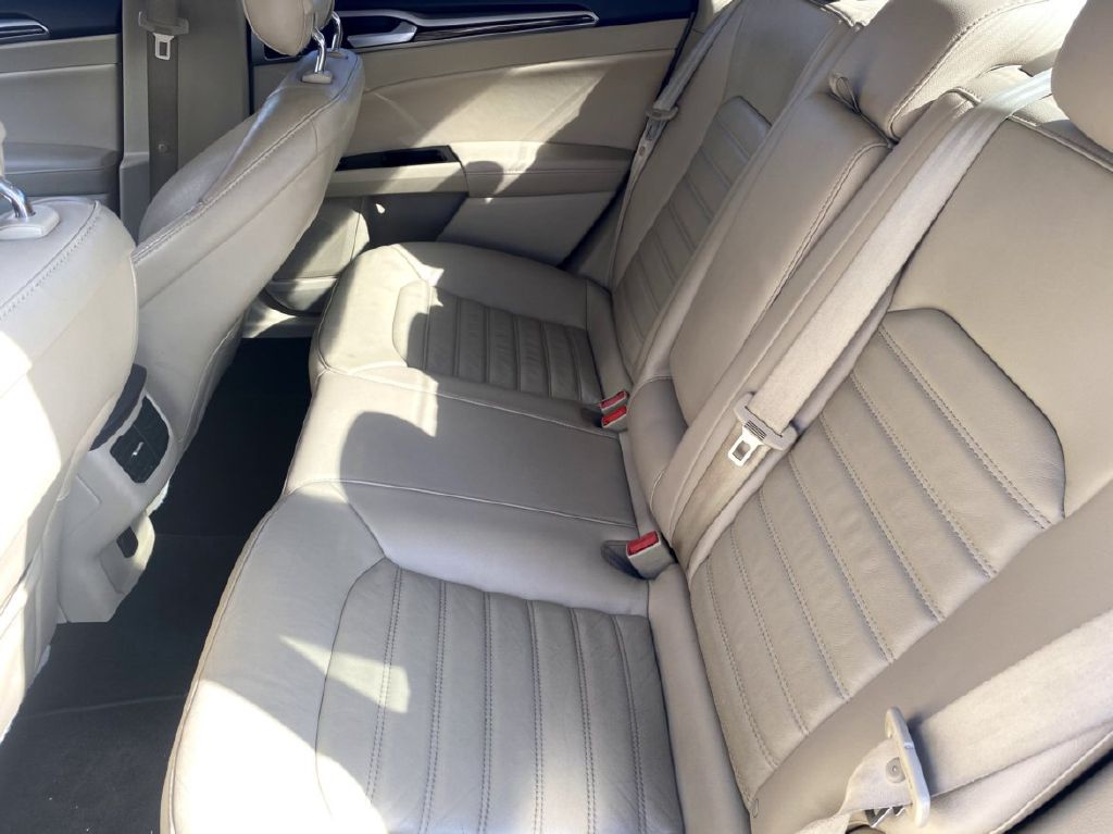 Photo 10 of this FORD FUSION
