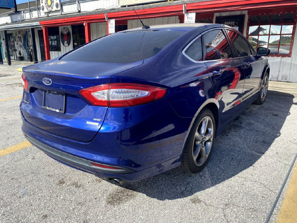 Photo 13 of this FORD FUSION