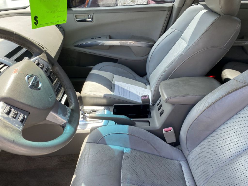 Photo 4 of this NISSAN MAXIMA