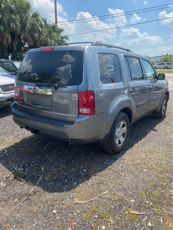 Photo 12 of this HONDA PILOT