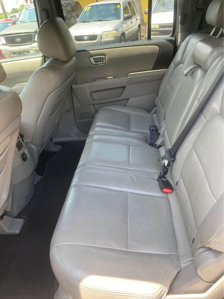 Photo 8 of this HONDA PILOT