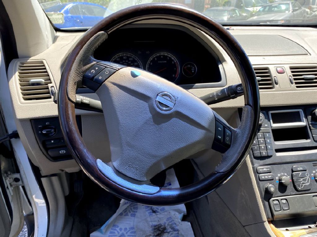 Photo 5 of this VOLVO XC90