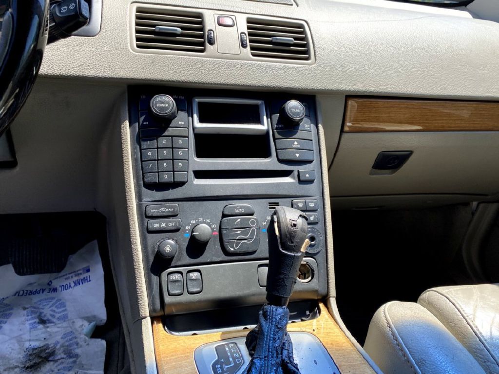 Photo 6 of this VOLVO XC90