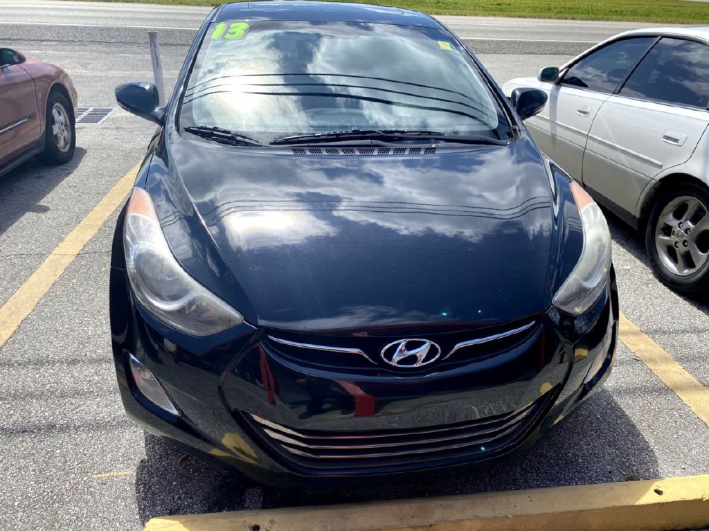 Photo 3 of this HYUNDAI ELANTRA
