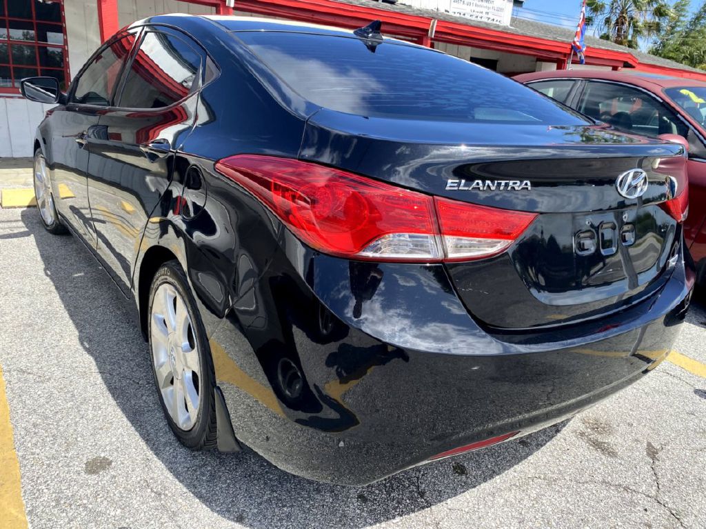Photo 12 of this HYUNDAI ELANTRA