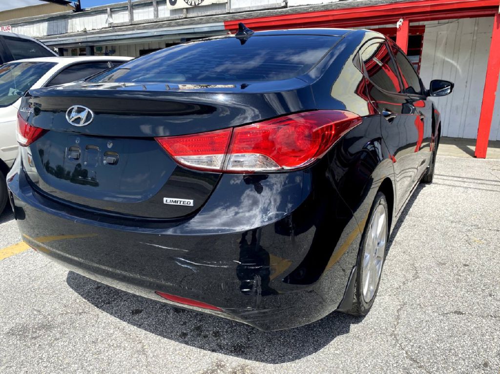 Photo 14 of this HYUNDAI ELANTRA