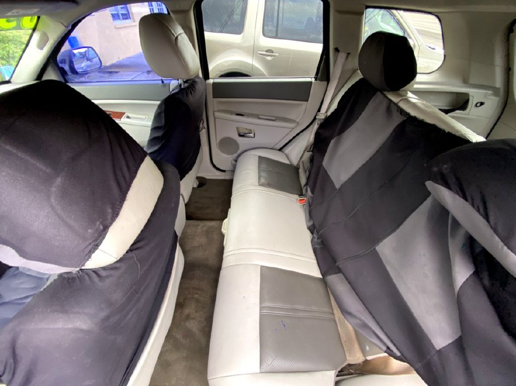 Photo 8 of this JEEP GRAND CHEROKEE