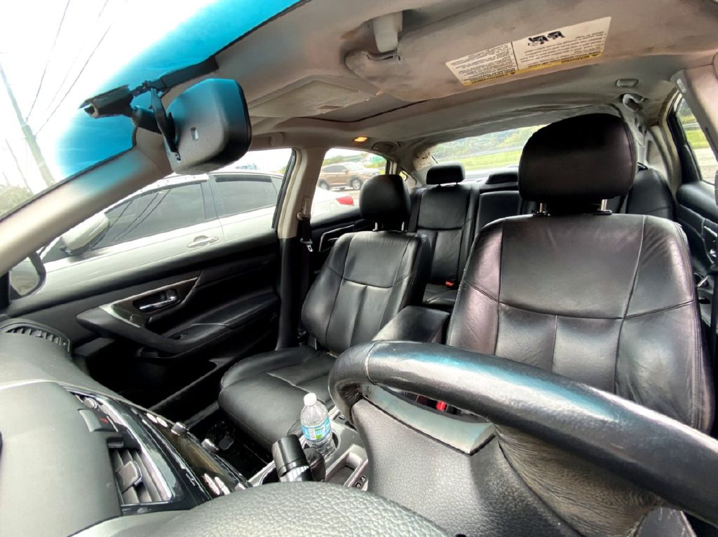 Photo 8 of this NISSAN ALTIMA