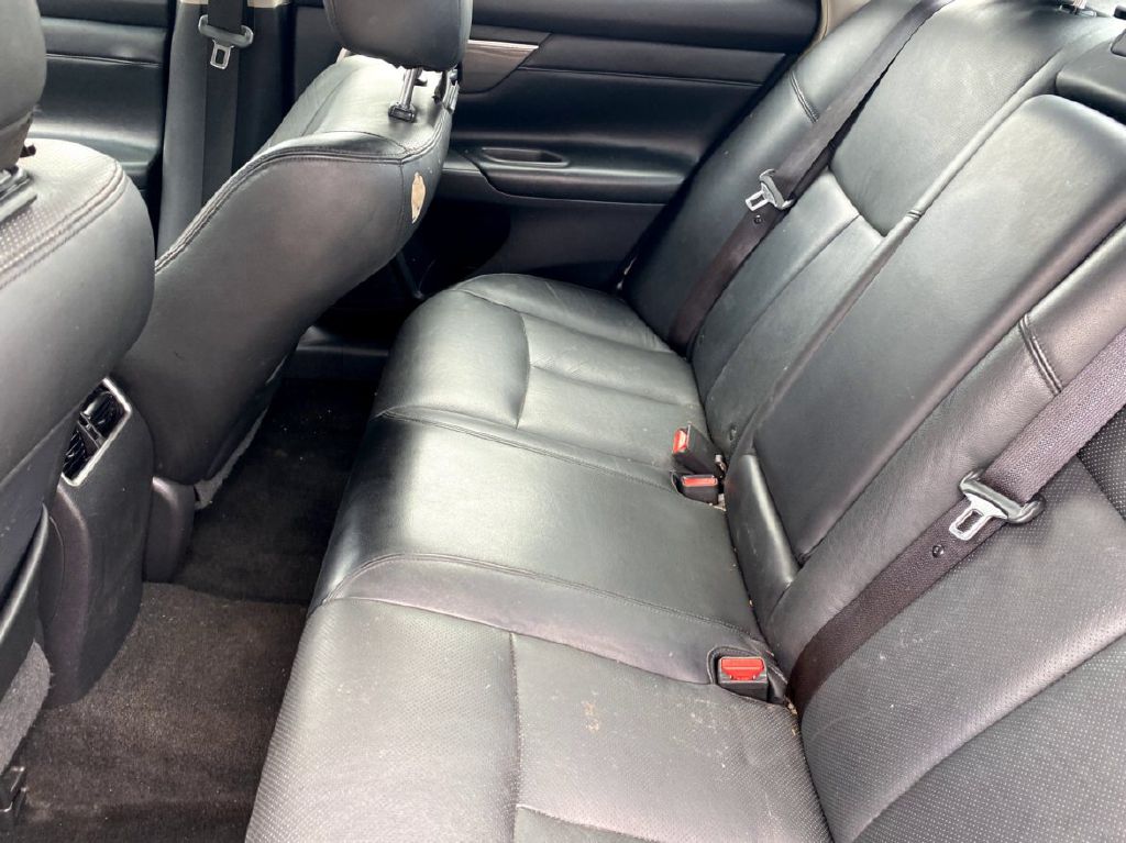 Photo 10 of this NISSAN ALTIMA