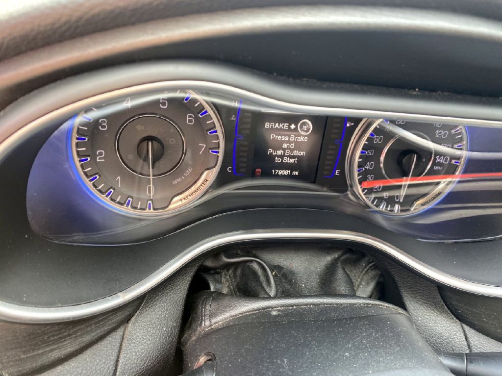 Photo 6 of this CHRYSLER 200