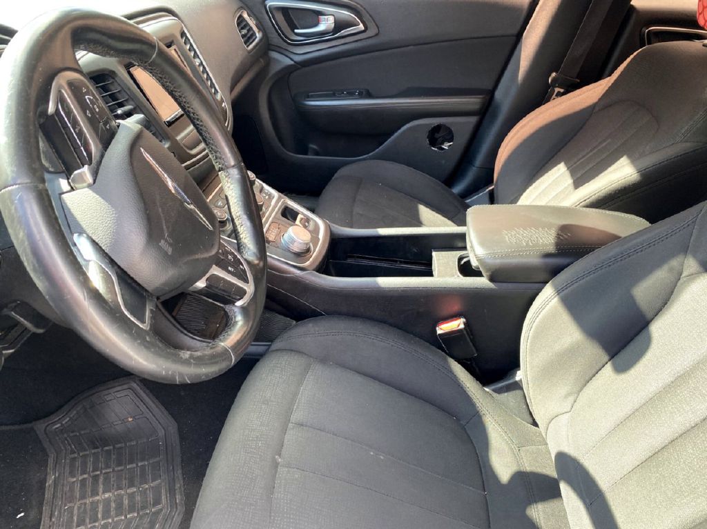 Photo 7 of this CHRYSLER 200