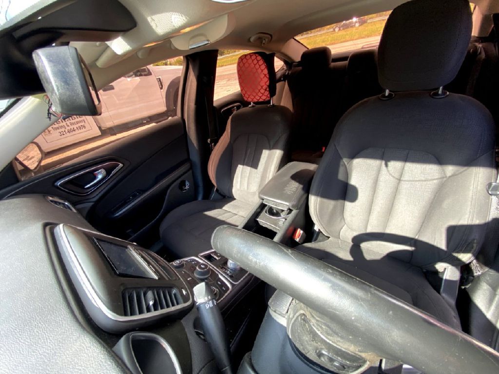Photo 8 of this CHRYSLER 200