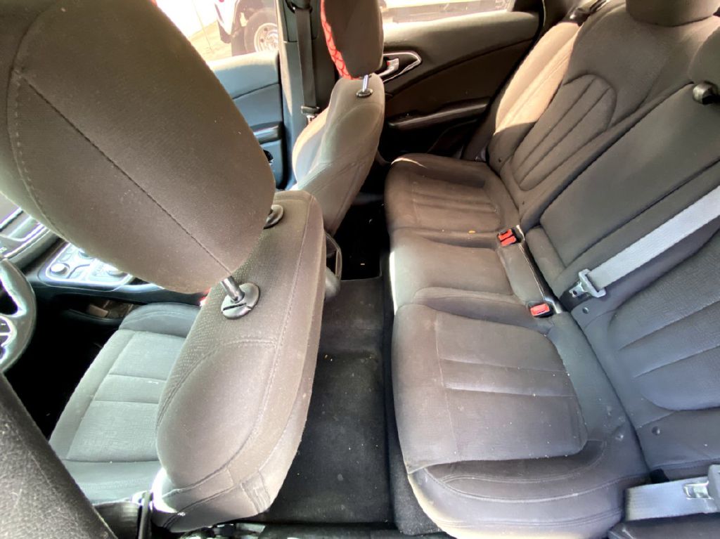 Photo 11 of this CHRYSLER 200