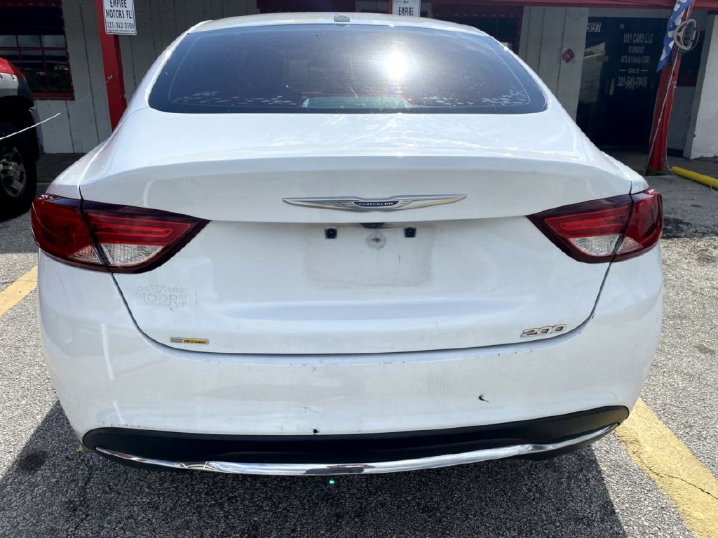 Photo 13 of this CHRYSLER 200