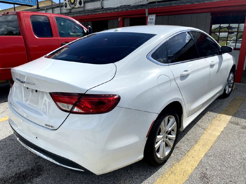 Photo 14 of this CHRYSLER 200