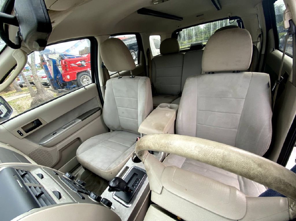 Photo 8 of this FORD ESCAPE