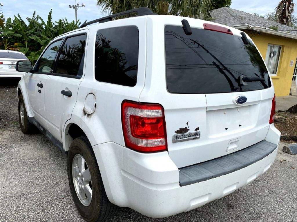 Photo 10 of this FORD ESCAPE