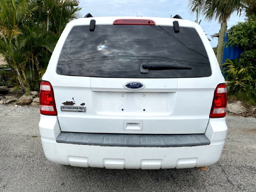 Photo 11 of this FORD ESCAPE