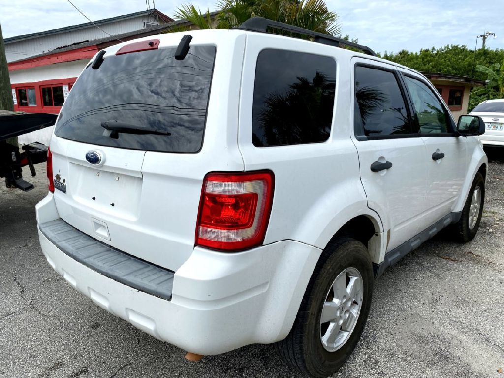 Photo 12 of this FORD ESCAPE