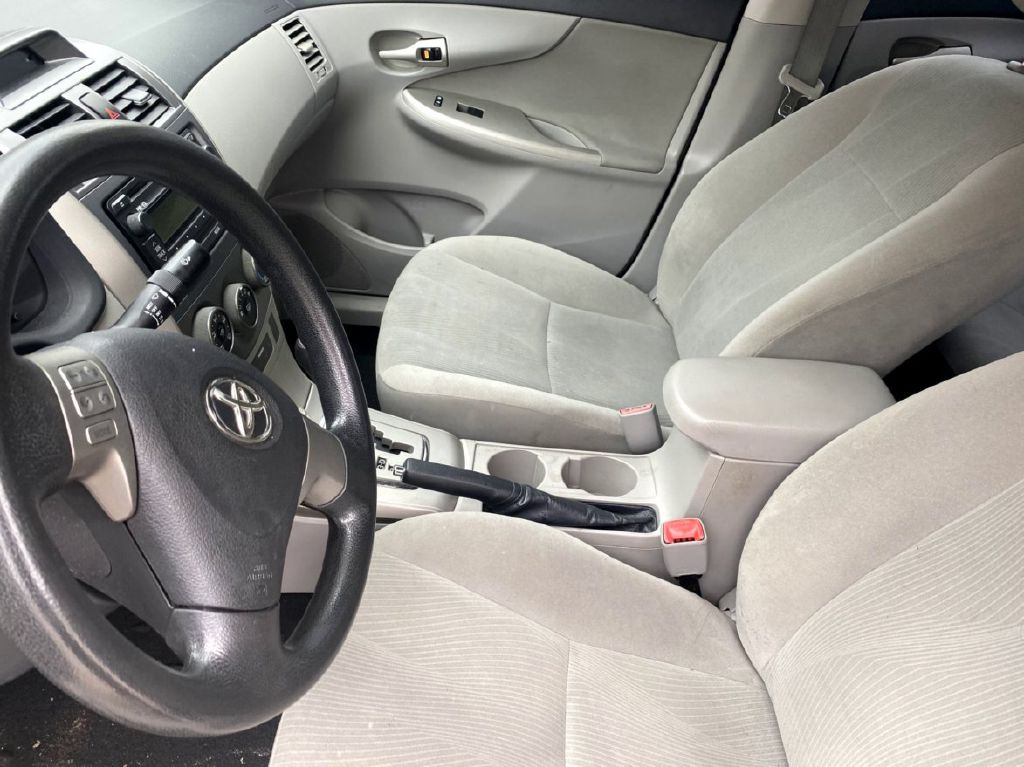 Photo 4 of this TOYOTA COROLLA
