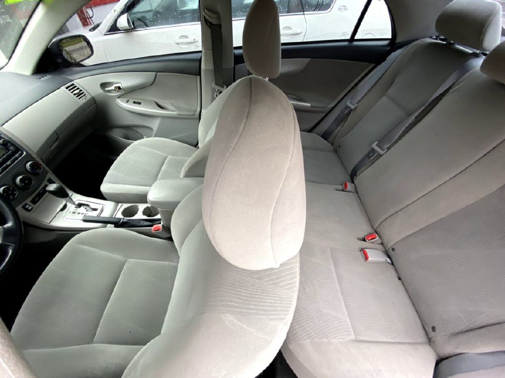 Photo 8 of this TOYOTA COROLLA