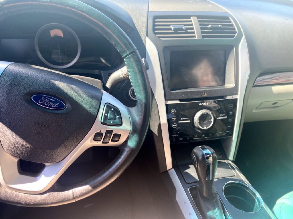 Photo 7 of this FORD EXPLORER