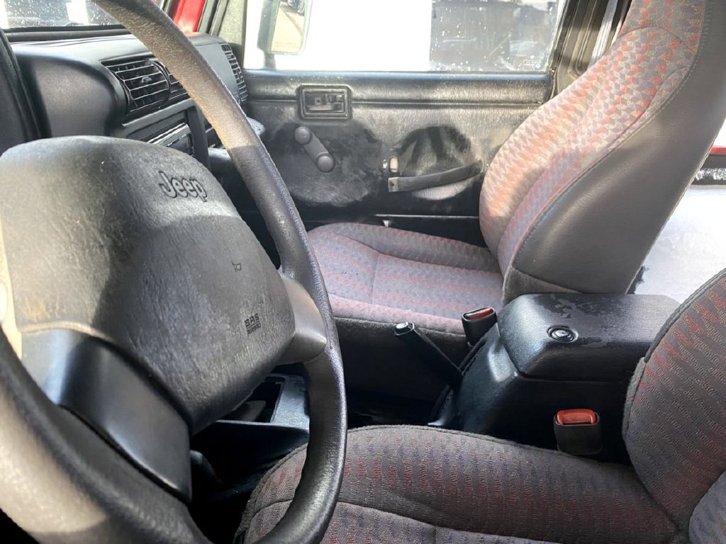 Photo 5 of this JEEP WRANGLER / TJ