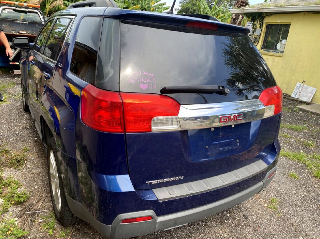 Photo 12 of this GMC TERRAIN