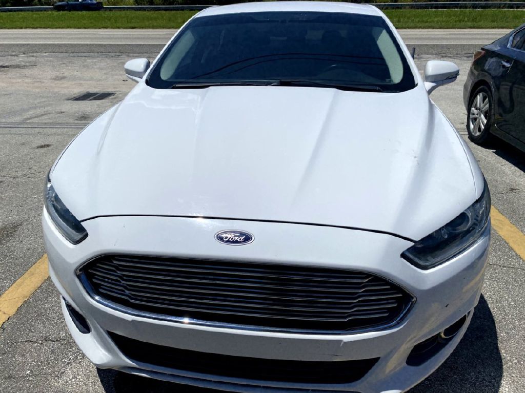 Photo 2 of this FORD FUSION