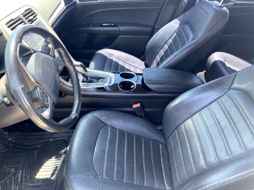 Photo 4 of this FORD FUSION