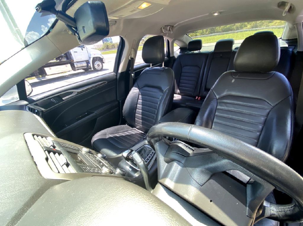 Photo 5 of this FORD FUSION