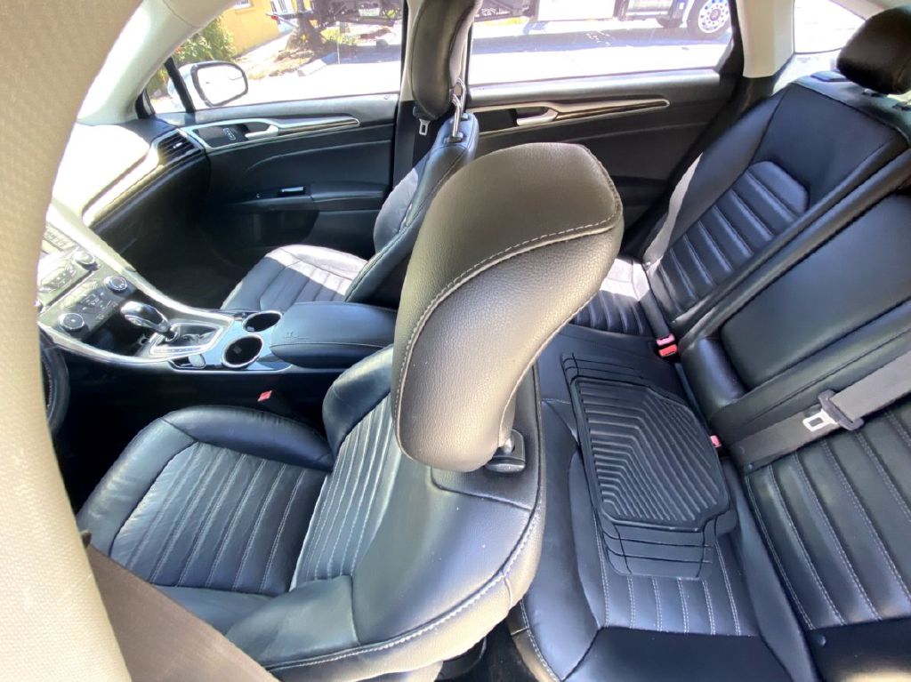 Photo 6 of this FORD FUSION