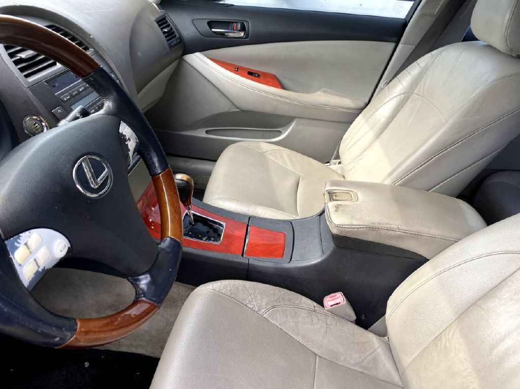 Photo 4 of this LEXUS ES