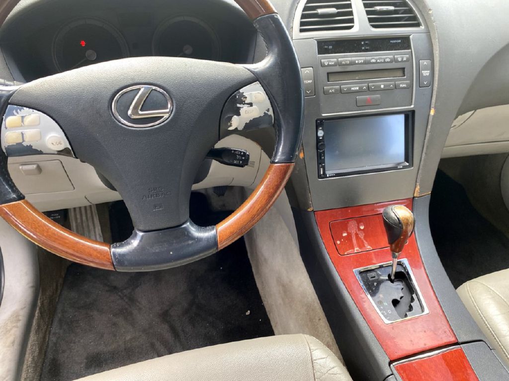 Photo 5 of this LEXUS ES