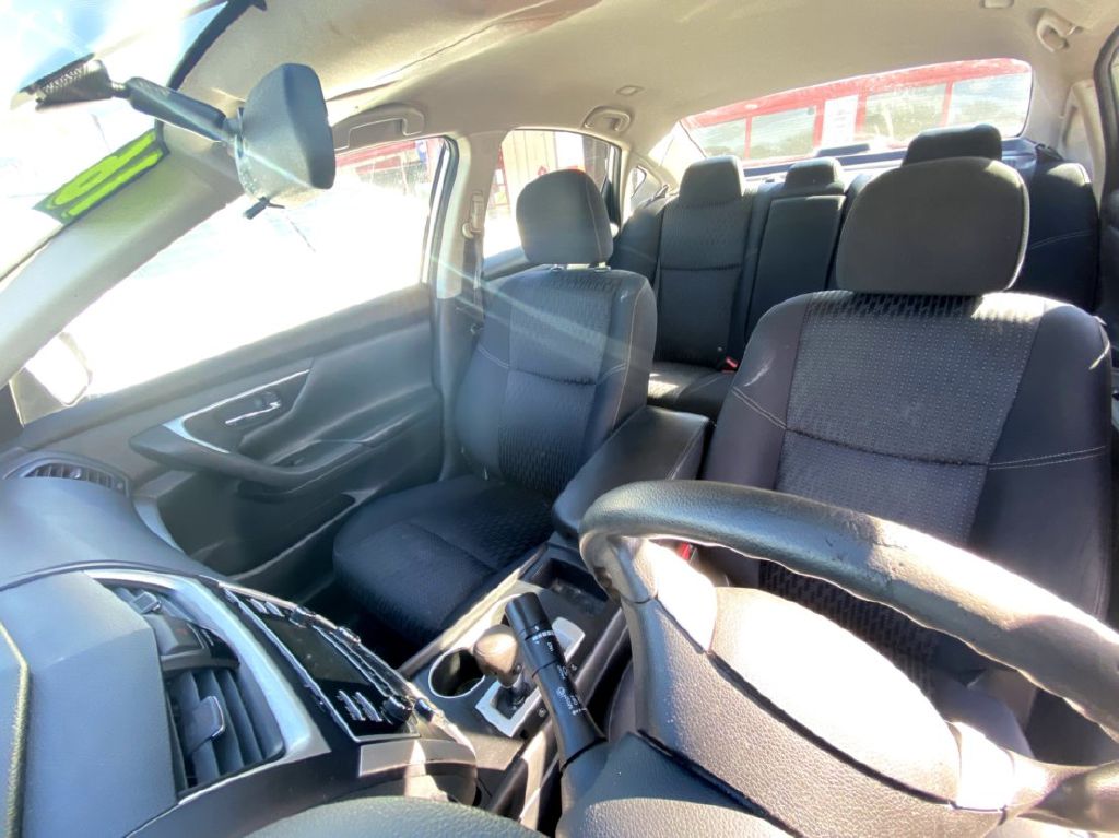 Photo 7 of this NISSAN ALTIMA